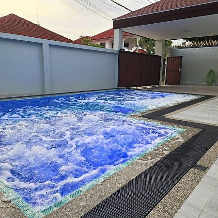Private Pool Villa With Jacuzzi At Royal Park Village - Walk To The Beach - 6 People - Max 3 Males (Adults Only) Pantai Jomtien Luaran gambar
