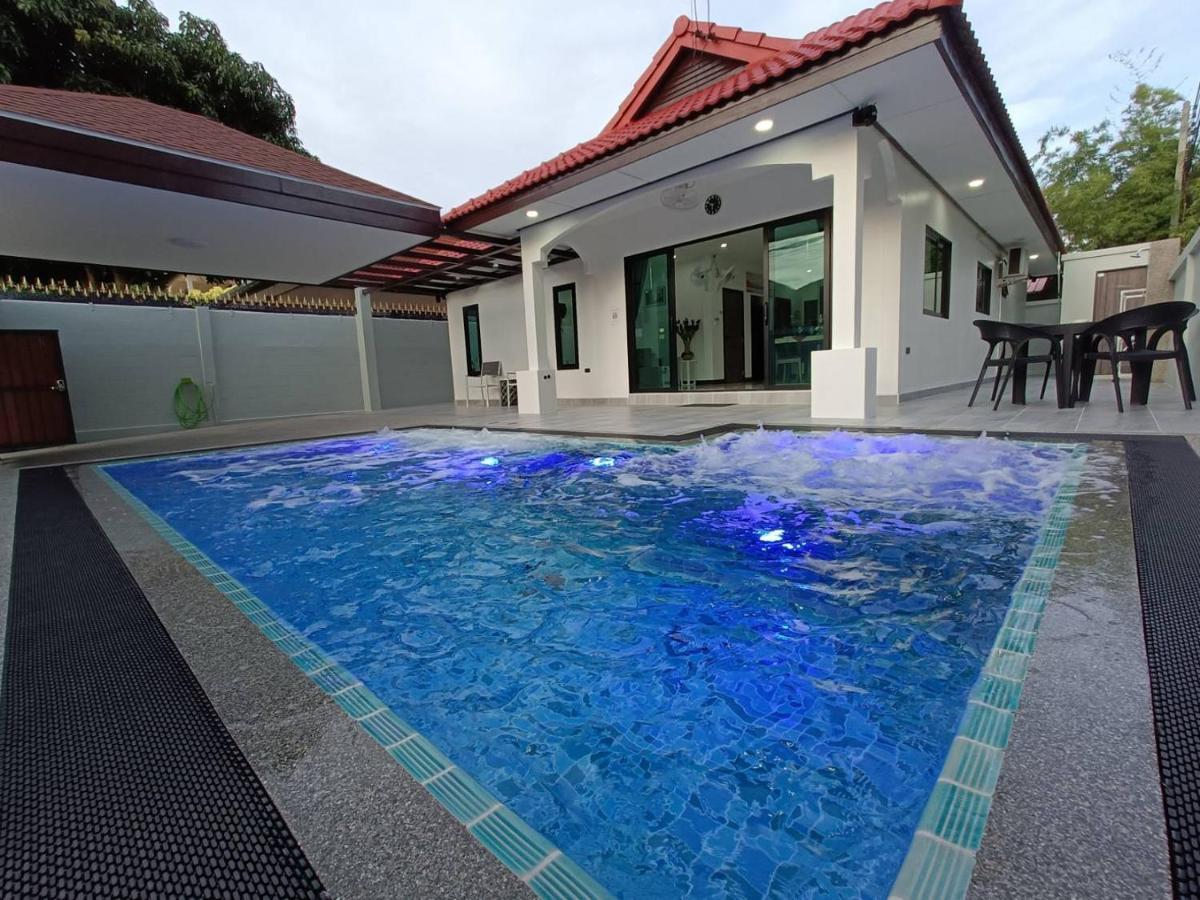 Private Pool Villa With Jacuzzi At Royal Park Village - Walk To The Beach - 6 People - Max 3 Males (Adults Only) Pantai Jomtien Luaran gambar