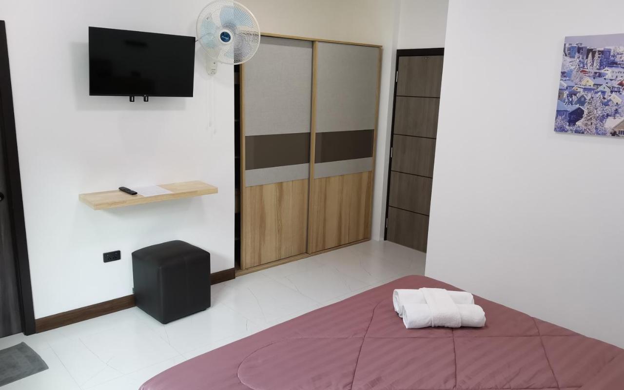 Private Pool Villa With Jacuzzi At Royal Park Village - Walk To The Beach - 6 People - Max 3 Males (Adults Only) Pantai Jomtien Luaran gambar
